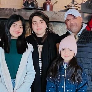 Meet your Posher, Gloria marisela